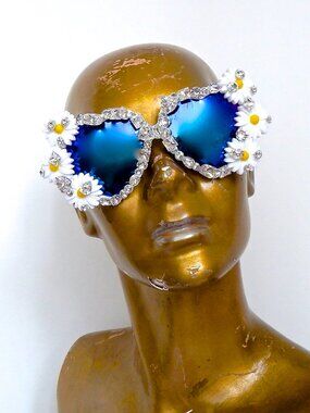 GASOLINE GLAMOUR SWAN RIVER DAISY LOLITA SUNGLASSES🦢🌼💎